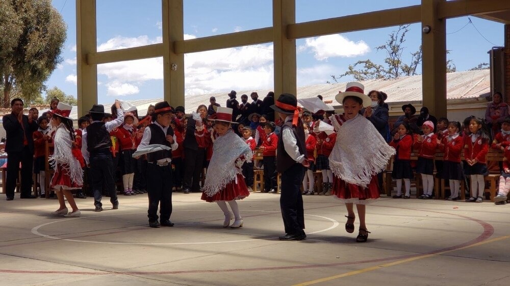 Warm muzikaal onthaal op 1. de Mayo San Ildefonso in Potosí